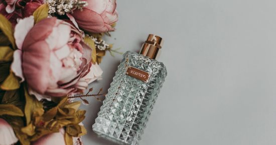الخريف على الأبواب.. كيف تختار عطرا مناسبا لبعض الشهور؟