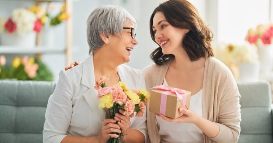 لو زوجك وحيد والدته.. نصائح تساعدك على تقوية علاقتك بحماتك