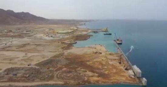 كيف حققت الدولة طفرة فى النشاط السياحى وتدوال البضائع فى موانئ البحر الأحمر؟.. إنشاء مبنى ركاب جديد بمطار الغردقة.. تطوير الميناءين البحريين بالغردقة وسفاجا.. ومطار برنيس يصل بالمحافظة إلى الجمهورية الجديدة
