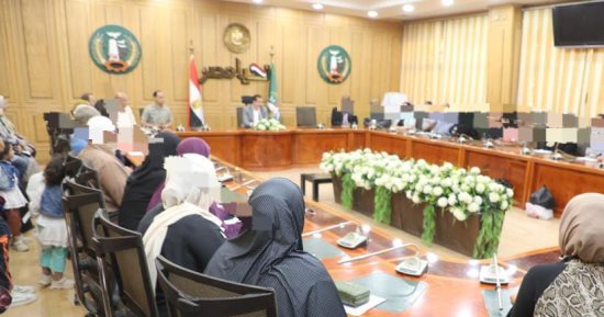 محافظ المنوفية يسلم مساعدات لـ150 حالة إنسانية من الأسر الأولى بالرعاية