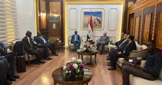 وزير الرى ونظيره الجنوب سودانى يترأسان اجتماع اللجنة الفنية المشتركة بين مصر وجنوب السودان