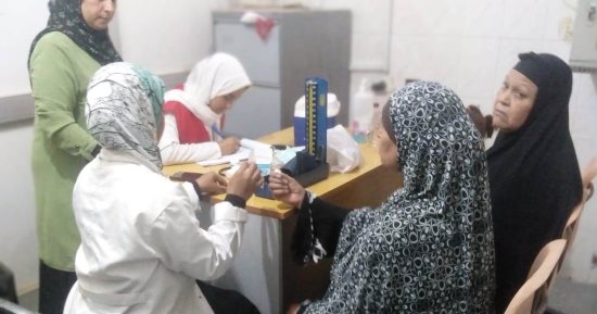 فحص 63 ألف مواطن خلال 30 يوما بسوهاج ضمن حملة " 100 يوم صحة "