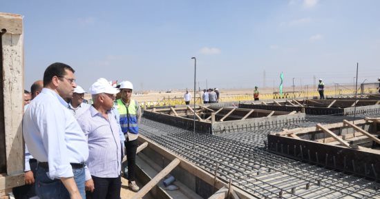 وزير النقل يتفقد مواقع العمل بالخط الثانى للقطار السريع