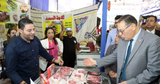 تخفيضات تصل لـ30%.. محافظ الشرقية يفتتح معرض "أهلاً مدارس" بمدينة الزقازيق