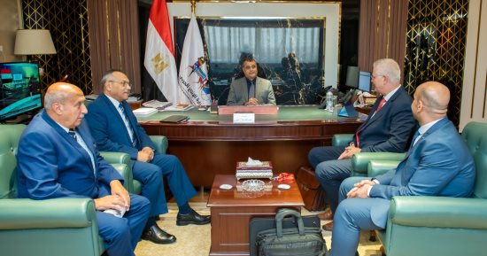 وزير الإنتاج الحربى يتابع تنفيذ محطة إنتاج طاقة كهربائية من المخلفات بأبو رواش