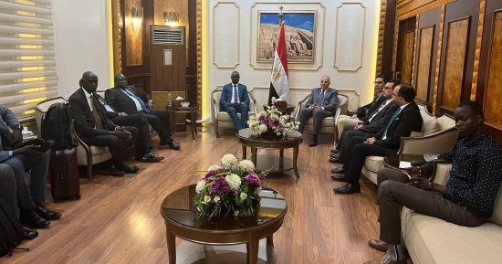 وزير الرى يستقبل نظيره من جنوب السودان لبحث التعاون فى مجال الموارد المائية