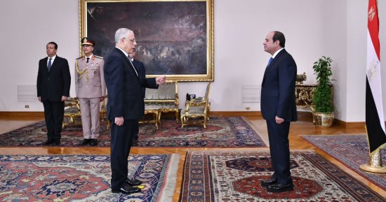 الرئيس السيسي يشهد حلف اليمين للمستشار محمد شوقى عياد نائبًا عامًا.. ويمنح المستشار حمادة الصاوى النائب العام السابق وسام الجمهورية من الطبقة الأولى تقديرًا لجهوده وما قدمه من عطاء فى سبيل حماية حقوق المواطنين