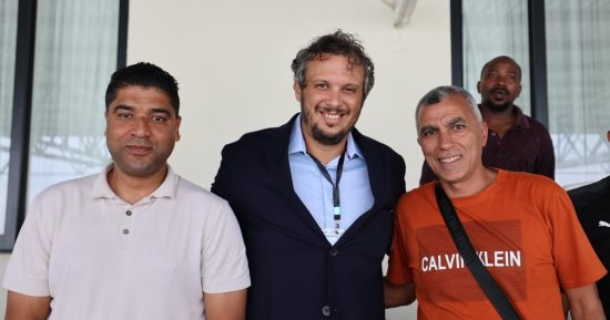 أسامة نبيه وجهاز المريخ السودانى يتابعون بيراميدز أمام الجيش الرواندى