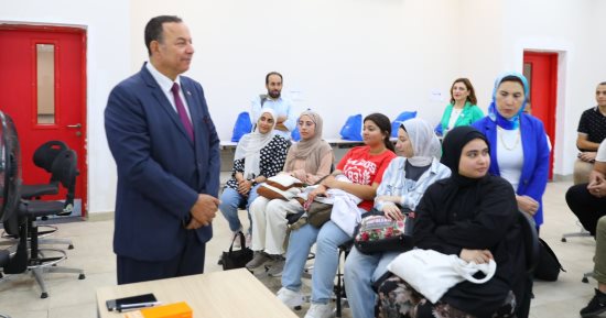 رئيس جامعة المنصورة الجديدة يتابع انتظام بدء الدراسة بكلية الطب