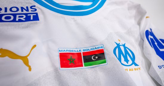 مارسيليا يرتدى قميصا خاصا تضامنا مع ضحايا زلزال المغرب وإعصار ليبيا