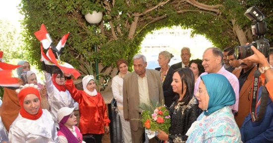 محافظ أسيوط ورئيس القومى للمرأة يتفقدان "مطبخ المصرية" لتدريب السيدات.. صور