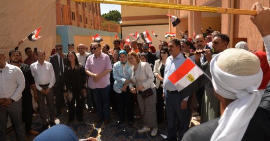 محافظ أسيوط ورئيس القومى للمرأة يشهدان أمسية الأسرة المصرية ضمن جلسات الدوار