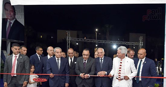 رئيس الوزراء يفتتح معرض "أهلاً مدارس" بالجيزة.. مدبولي: مستمرون في تحفيز المنتج الوطني.. المعارض نموذج مهم للشراكة بين الحكومة والقطاع الخاص.. المصيلحي: معرض فيصل ضمن 5 معارض بالجيزة تستهدف خدمة المواطنين.. صور