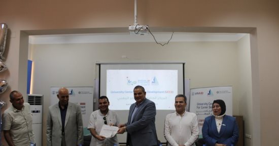 رئيس جامعة كفر الشيخ يكرم المتطوعين بالمركز الجامعي للتطوير المهني بالجامعة