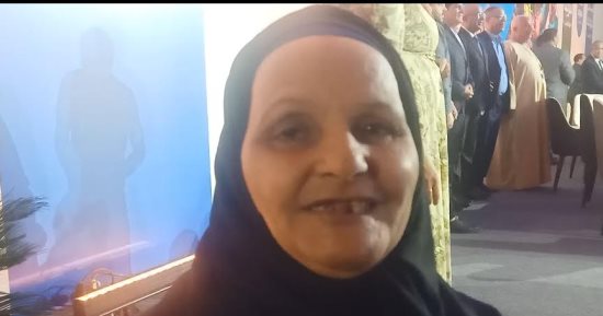 الحاجة تحية بعد تناولها الطعام مع الرئيس: كان يوما ولا فى الأحلام.. فيديو