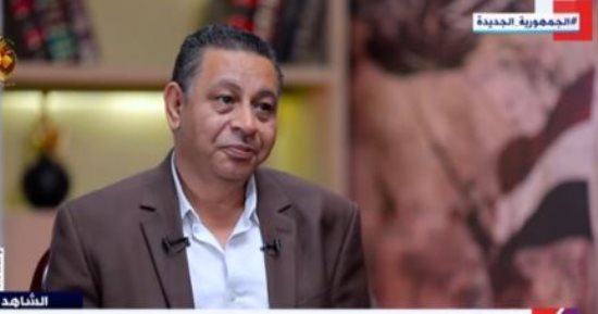 محمد العسيري لـ"الشاهد": السادات طلب حذف اسمه من أغنية "عاش اللي قال" 
