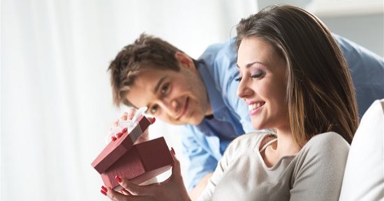 يوم تقدير الزوجة.. اعرف إزاى تحسس مراتك بالتقدير على حسب برجها