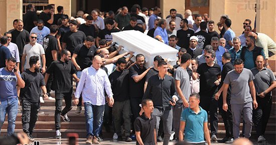 وصول جثمان الراحل أشرف مصيلحى لمسجد المشير استعدادًا لصلاة الجنازة
