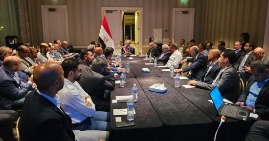 وزير الاتصالات يعرض على رجال الأعمال المصريين بأمريكا تسهيلات صناعة وتصميم الإلكترونيات