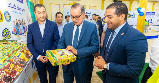 محافظ كفر الشيخ يفتتح مبادرة دكان الفرحة لتوزيع 20 ألف قطعة ملابس ومستلزمات مدرسية