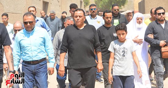 دفن شقيق محمد فؤاد بمقابر العائلة بمنطقة حلوان
