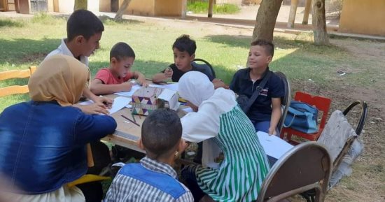 قصور الثقافة ببنى سويف شريان الموهبة بالصعيد.. ورش فنية وعروض سينمائية للأطفال تحت عنوان لمتنا فى إجازتنا.. ورش فنية عن إعادة تدوير قصاصات الأقمشة القديمة وتحسين الخط العربى وندوات للتدريب على الكتابة.. صور