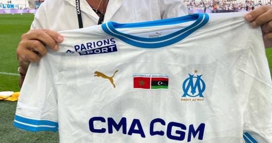 مارسيليا يعرض قميصه للبيع فى مزاد علنى لصالح ضحايا المغرب وليبيا
