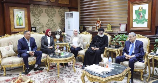 محافظ المنيا يلتقي وفد لجنة شباب "بيت العائلة المصرية" لبحث سبل التعاون المشترك