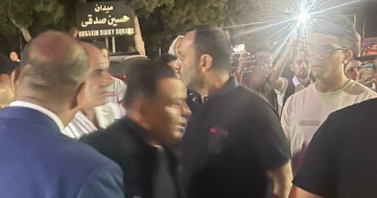 عمرو مصطفى وطارق علام وحسام حسنى يقدمون واجب العزاء فى شقيق محمد فؤاد