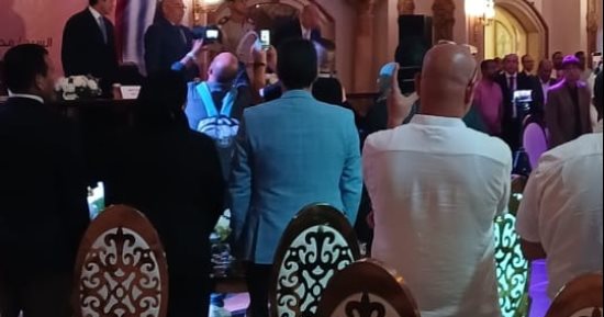 الوقوف دقيقة حدادا قبل بدء حفل تكريم أبطال العالم للكاراتيه