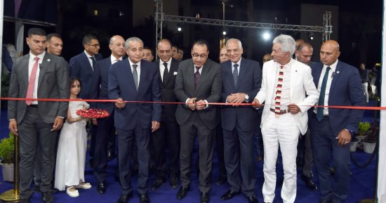 معارض "أهلا مدارس" الرئيسية بمدينة نصر وفيصل تستقبل الجمهور.. توفير الملابس والأحذية بتخفيضات 30%.. إتاحة خدمات البنوك لشراء أجهزة حاسب آلى بالتقسيط.. و84 قافلة متنقلة لطرح المستلزمات فى الميادين العامة والقرى