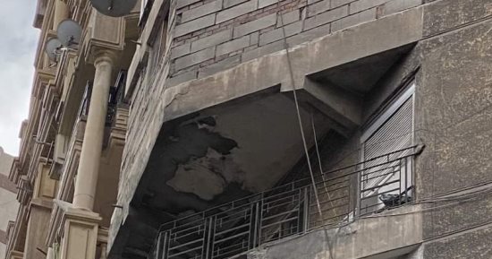 انهيار أجزاء من شرفة عقار بالإسكندرية.. والحى: صادر له قرار ترميم 