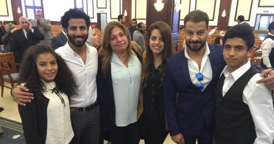 أبرز صور للراحل أشرف مصيلحى بصحبة زوجته المخرجة منال الصيفى وأولاده