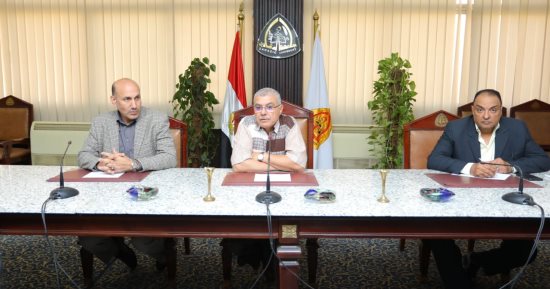 رئيس جامعة الزقازيق يناقش مع مديرى الكليات استعدادات العام الدراسى الجديد