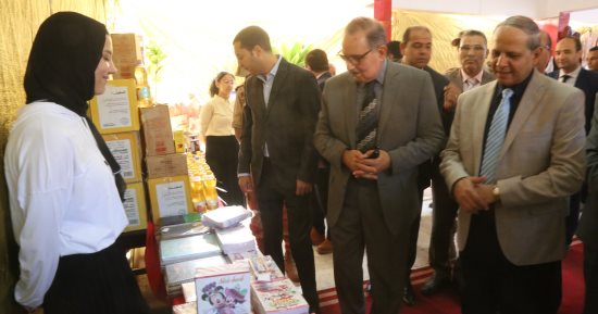 محافظ كفر الشيخ يفتتح معرض أهلا مدرستى غرب المحافظة.. صور
