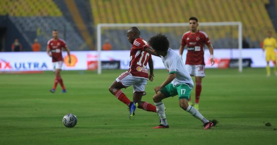 بيرسى تاو يسجل الهدف الثانى للأهلى فى شباك المصرى.. فيديو