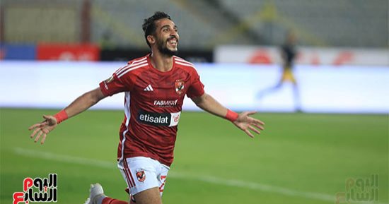 كريم فؤاد يوقع على عودته للأهلى بالهدف الرابع فى شباك المصرى.. فيديو وصور