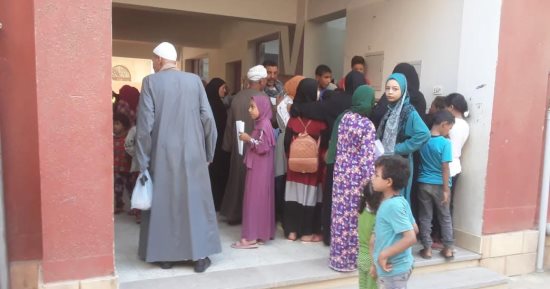 الكشف على 596 حالة فى قافلة جنوب الوادى بقرية سلاجه نجع حمادى