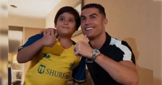 رونالدو يحقق حلم طفل إيرانى قبل مباراة النصر وبرسيبوليس .. فيديو 