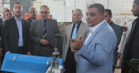 محافظ كفر الشيخ يتفقد المعامل والورش بمدارس التعليم الفني