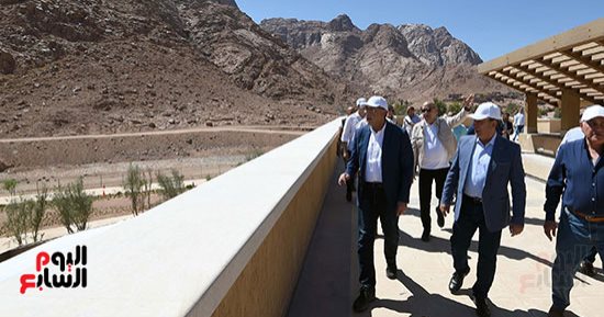 رئيس الوزراء يتفقد مشروع مركز الزوار الجديد بميدان الوادي المقدس فى سانت كاترين.. مدبولى يلتقى مشايخ البدو والقساوسة ويتابع الموقف التنفيذى لمشروع التجلي الأعظم.. ويؤكد: المشروع سيكون مصدر خير على سيناء بكاملها