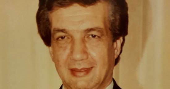 أحمد سمير كما لم تعرفه من قبل.. أبناء الإعلامى يكشفون تفاصيل حياته الأسرية.. المذيع الراحل محب لكرة القدم وعاشق للأهلى.. شريف: خصص ساعة يوم الجمعة لمناقشتنا فى كل شيء.. عمرو: كنت ألعب معه الشطرنج بعد عودته
