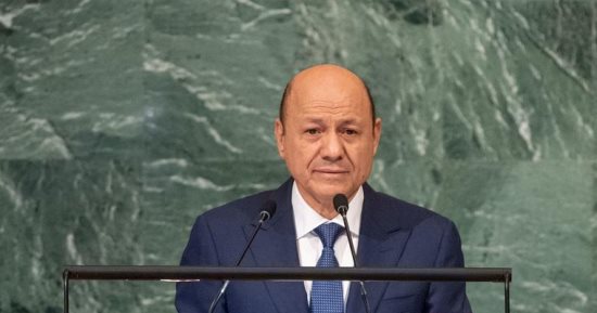 رئيس مجلس القيادة الرئاسى اليمنى: نؤكد دعمنا لمساعى إحلال السلام فى السودان