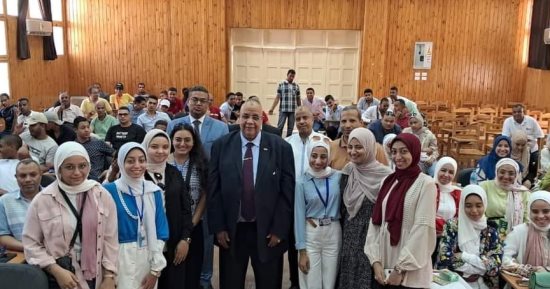 رئيس جامعة الأقصر يتفقد أعمال الكشف الطبى للطلاب الجدد بكلية الطب.. صور