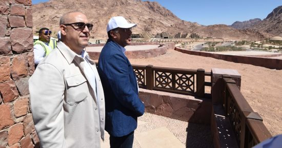 مشروع "موقع التجلى الأعظم فوق أرض السلام".. رئيس الوزراء يتفقد إنشاء المنتجع السياحى الجبلى بسانت كاترين.. يضم فيلات وشاليهات و 16 بازاراً.. وفندق جبلى متكامل يضم 150 غرفة متنوعة وأجنحة