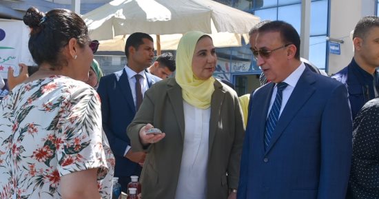 وزيرة التضامن تفتتح المعرض الخيرى وورشة عمل تدريب السيدات بالإسكندرية.. صور