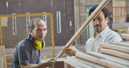 أحمد داود فى مصنع الكراسى بالحلقة الأولى من برنامج الكونتينر