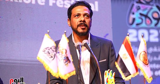 تكريم حمزة العيلى فى ملتقى أولادنا ويعلق: فخور بالتكريم