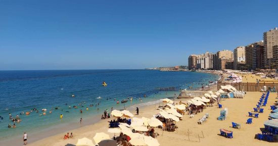 طقس حار نسبيا فى أول أيام فصل الخريف بالإسكندرية.. عروس البحر المتوسط تسجل 31 درجة فى العظمى.. استمرار التوافد على الشواطئ.. "السياحة والمصايف" ترفع الراية الصفراء شرقا.. وحالة البحر تسمح بالألعاب المائية.. صور