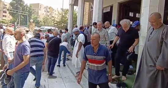 أشرف فايق وحسين بكر وعائلة راضى فى جنازة الراحل منير راضى ودفنه بمدينة نصر